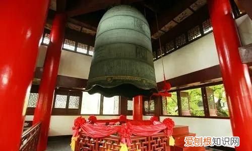 南屏晚钟,西湖十景之一!有对应的歌和画面吗