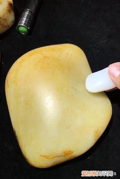 这几种鉴别和田玉真假的方法 和田玉的鉴别方法