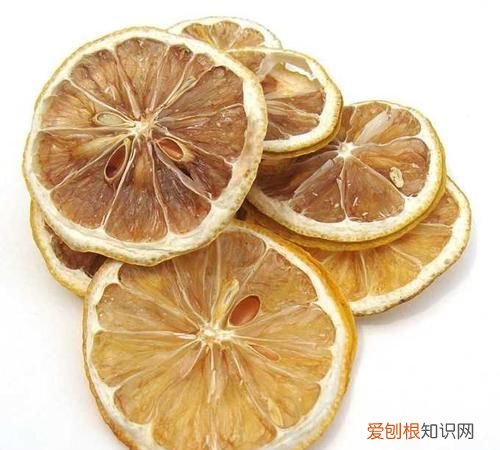 柠檬片发黑正常吗,白天吃柠檬会应为感光而变黑