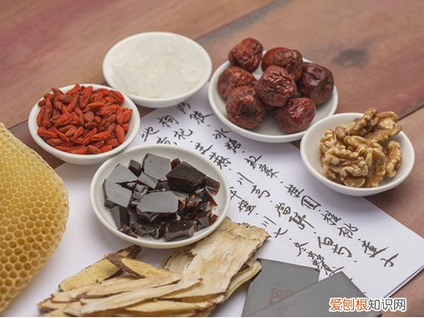 土茯苓和茯苓的区别 注意别吃错了 土茯苓与茯苓的区别