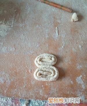 枣花糕的做法，快过年了,分享两款枣花糕的做法,简单易学,好看不变形