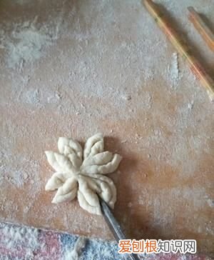 枣花糕的做法，快过年了,分享两款枣花糕的做法,简单易学,好看不变形