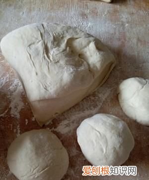 枣花糕的做法，快过年了,分享两款枣花糕的做法,简单易学,好看不变形