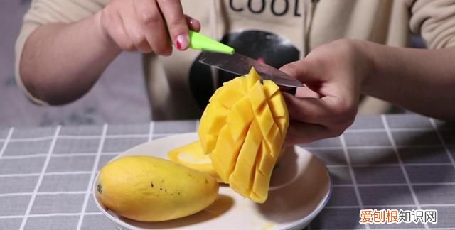 切芒果小技巧 不浪费