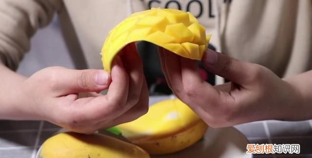 切芒果小技巧 不浪费