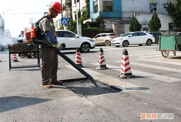 沥青道路坑槽修补遵循7原则 坑槽修补