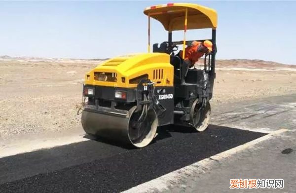 沥青道路坑槽修补遵循7原则 坑槽修补