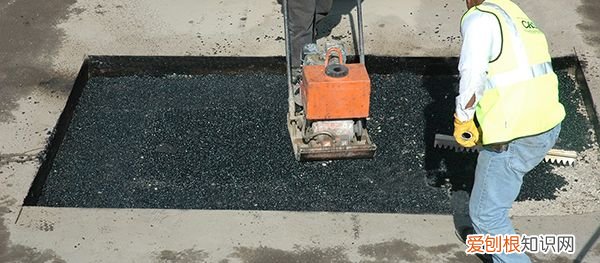 沥青道路坑槽修补遵循7原则 坑槽修补