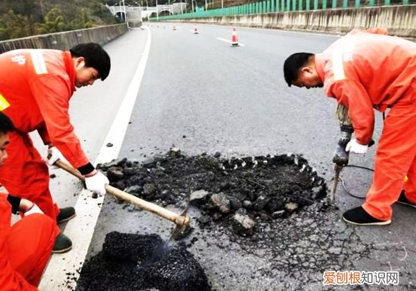 沥青道路坑槽修补遵循7原则 坑槽修补
