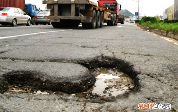 沥青道路坑槽修补遵循7原则 坑槽修补