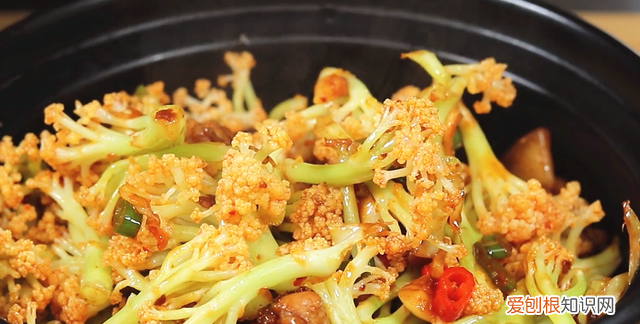 炒什么菜需要焯水 炒菜花不焯水炒几分钟