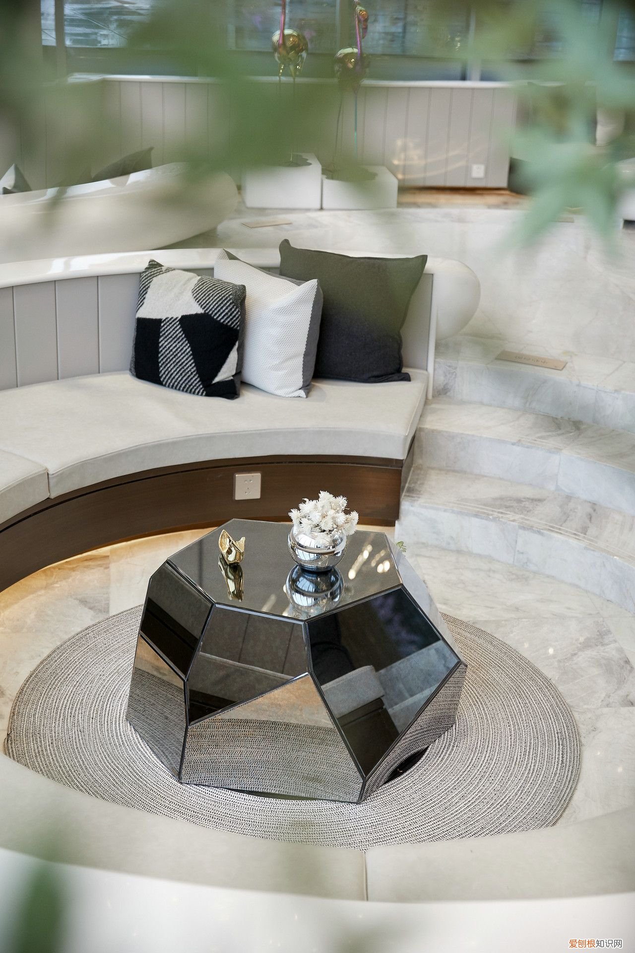 音乐是流动的建筑，建筑是凝固的音乐 音乐是什么的建筑