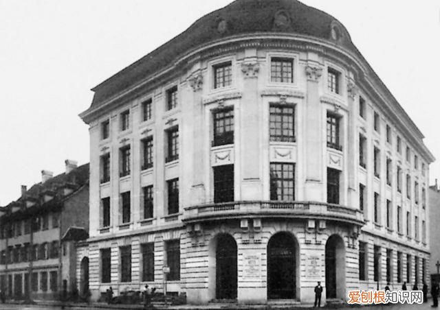 成立联合国时为何总部会设在美国？ 联合国总部设在