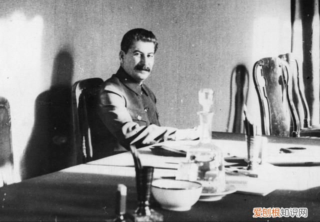 成立联合国时为何总部会设在美国？ 联合国总部设在