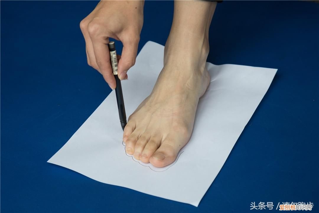 如何选择合适的鞋码？ 225是多少码