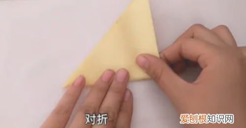 如何用纸剪出香蕉,儿童折纸之香蕉怎么折