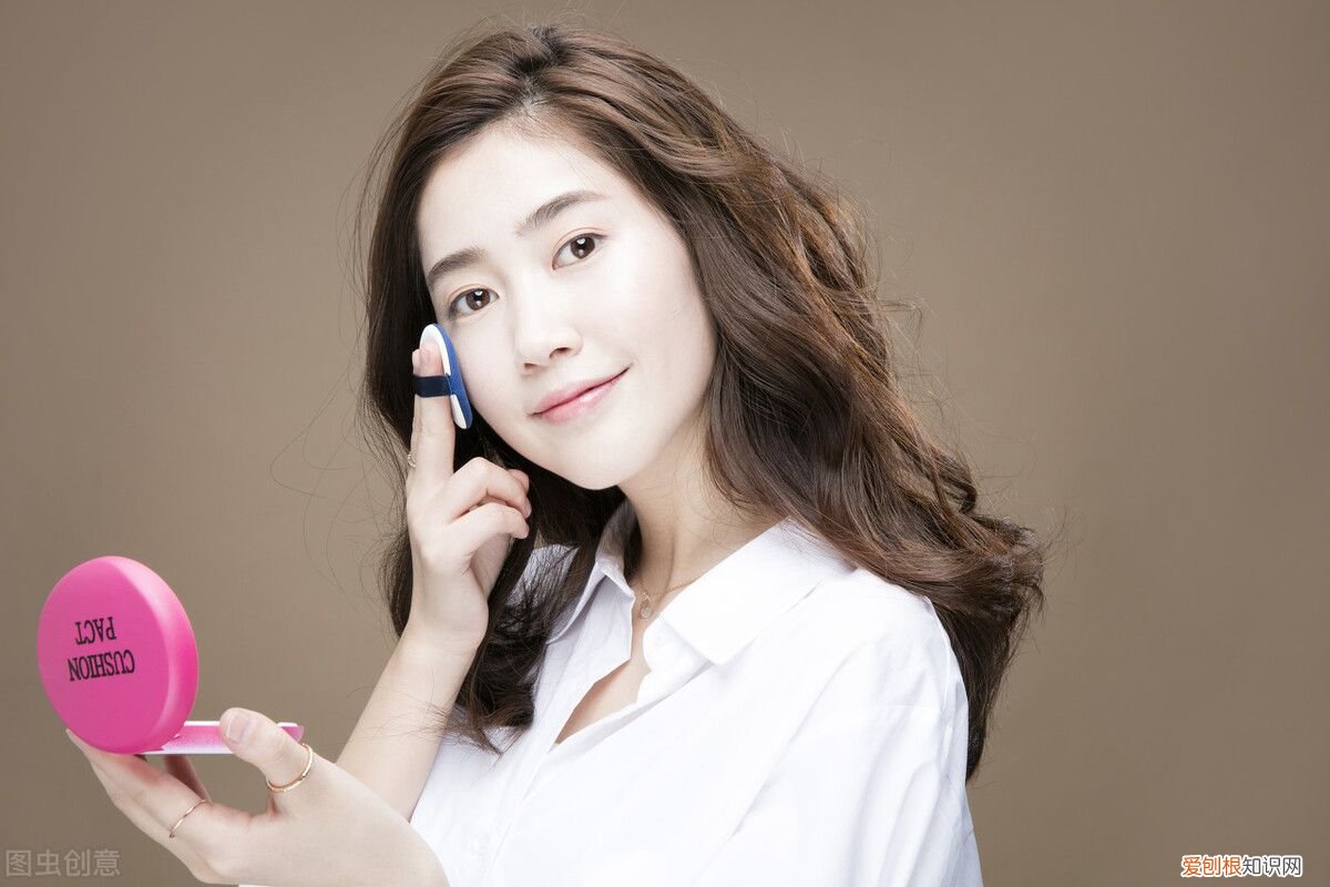 教你如何区分粉饼、蜜粉饼的差别 蜜粉和粉饼的区别