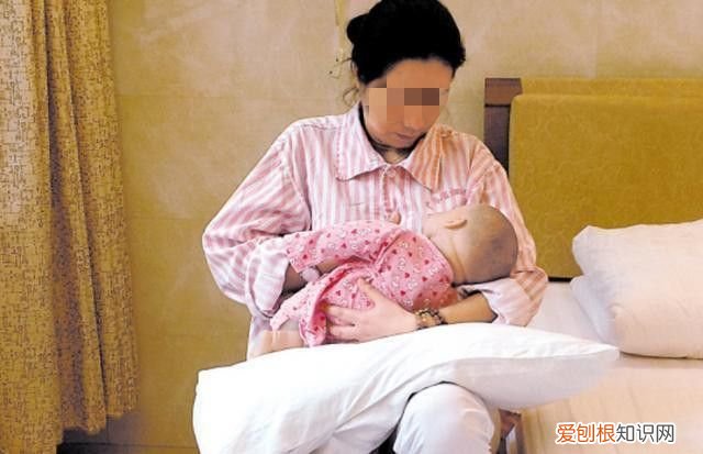 多余的母乳，可以给老公喝吗？ 在客厅里吃我的奶