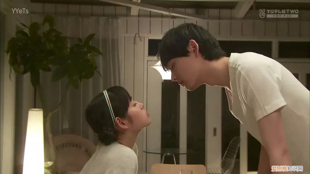 女生怎么做，会让男生忍不住想吻她？ 哪些动作会让男生激动想吻你