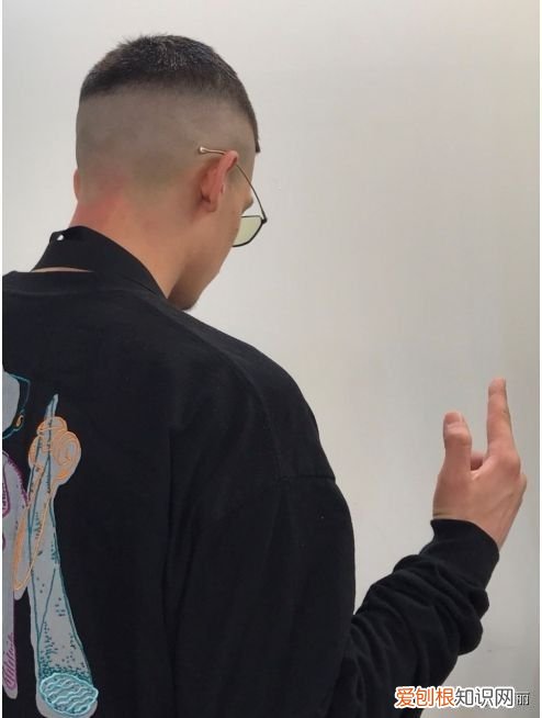 2020最火最流行男发24款 男生最流行的发型