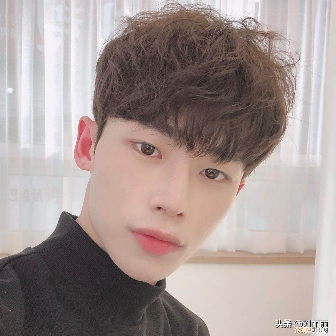 2020最火最流行男发24款 男生最流行的发型