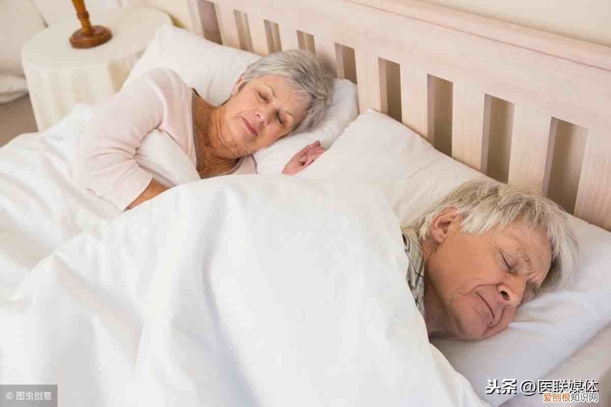 晚上睡觉时口干舌燥 晚上睡觉口干舌燥是怎么回事