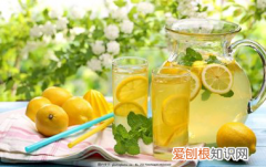 常喝柠檬水的12种健康益处 喝柠檬水的好处
