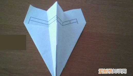 折纸飞机的教程，最简单的折纸飞机的方法