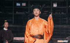 关于贴春联习俗的来历 对联的由来