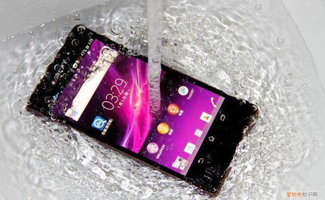 手机掉进水里后怎办方法 手机掉水里怎么办