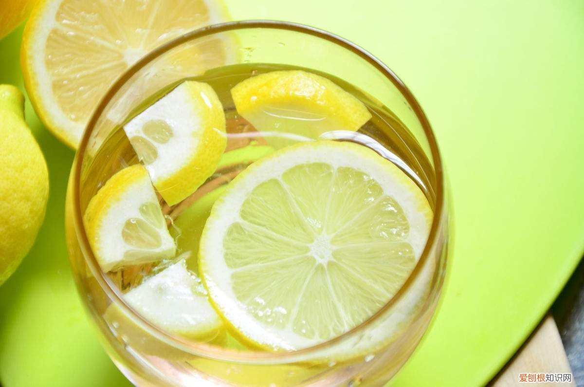 柠檬片泡水的技巧与方法 柠檬片泡水的方法