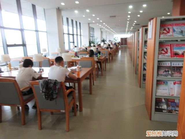 将读书与做人做事结合起来 读书与做人