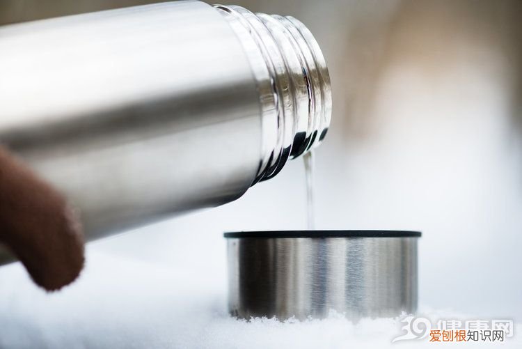 为啥只有中国人爱喝热水？ 中国人为什么喜欢喝热水