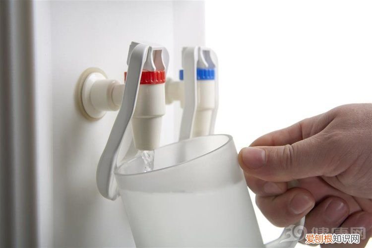 为啥只有中国人爱喝热水？ 中国人为什么喜欢喝热水