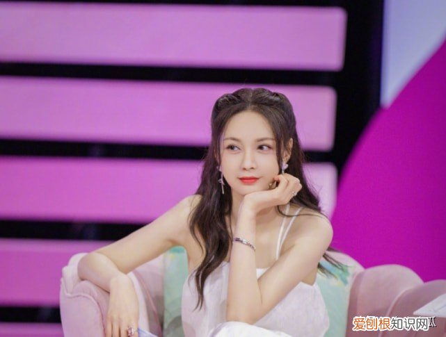 原相机下打扮低调肤色黑 沈梦辰原来的样子