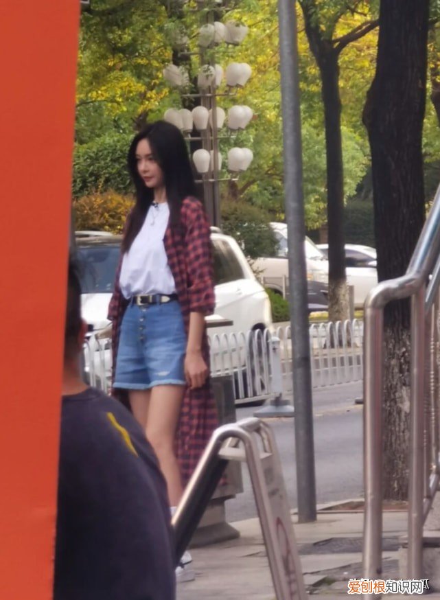 原相机下打扮低调肤色黑 沈梦辰原来的样子