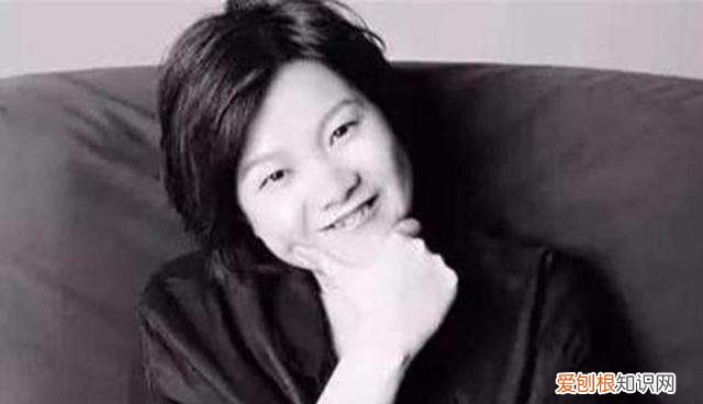 公然摸富豪大腿 苏芒坐大腿事件