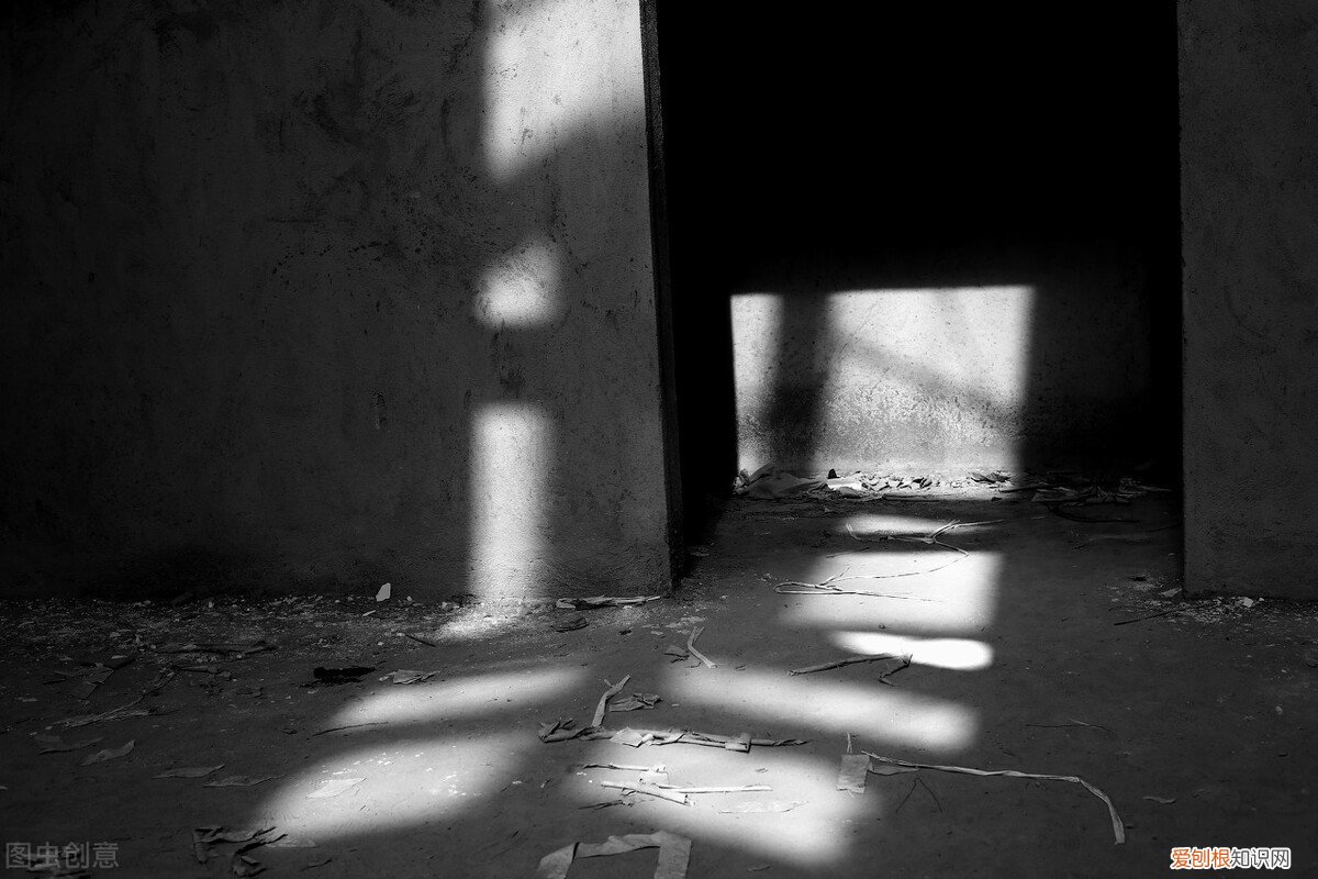 监控摄像头拍摄的幽灵是真是假? 监控看见真鬼