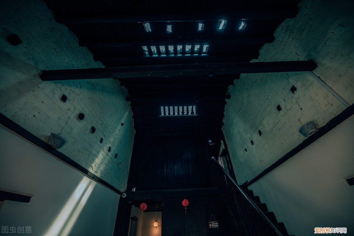 监控摄像头拍摄的幽灵是真是假? 监控看见真鬼