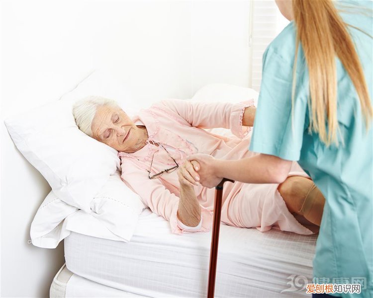 老人临终前一般会出现5大征兆 老人临终前半个月的生理表现