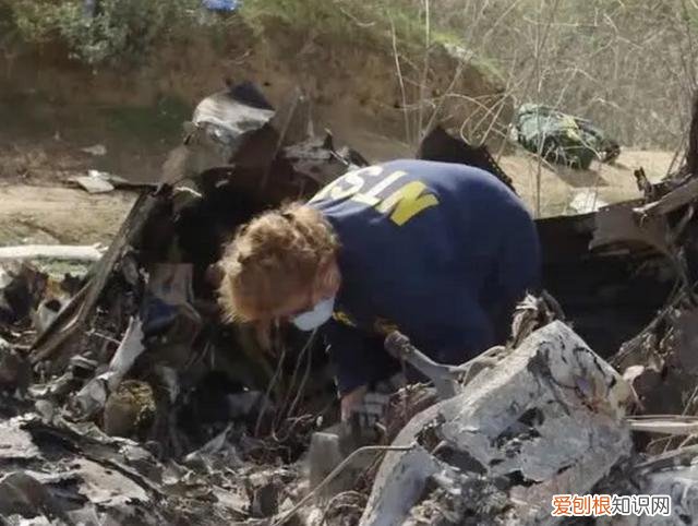 科比1米98身高被烧成1米53？「气愤」科比遗照被公开