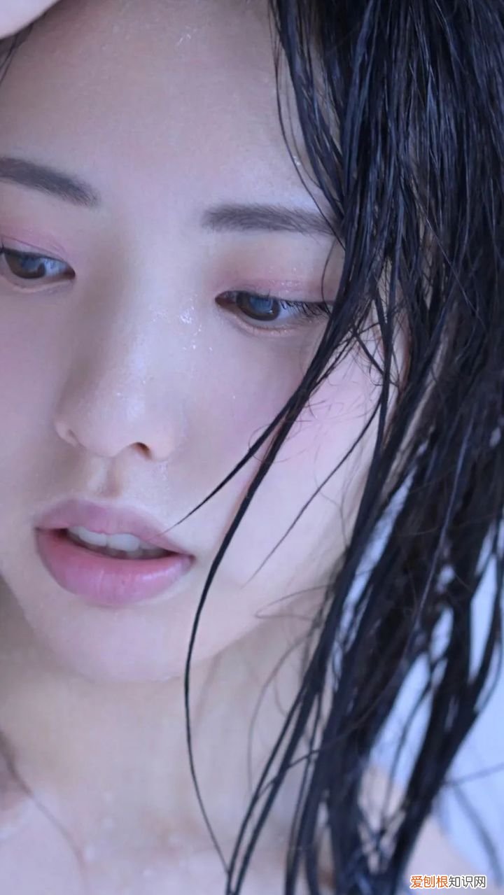 这身材算是模特中的顶流 岬奈奈美