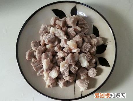 否则等于毁了一锅肉，看你放了没 炖牛肉最忌讳两种佐料