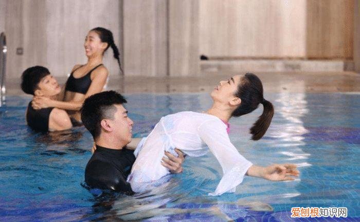 原来性感可以不讲道理 左小青的身体绝了