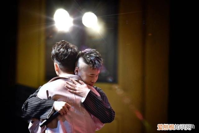 张云雷坠台事件是怎么回事？张云雷南京南站事件真相