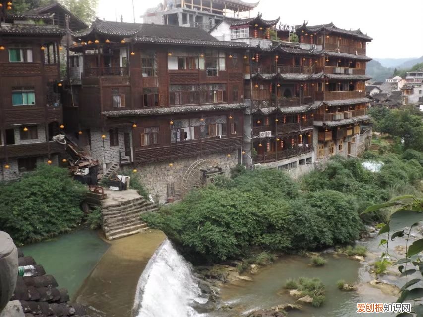 芙蓉镇在哪里？位于湘西土家族苗族自治州的永顺县