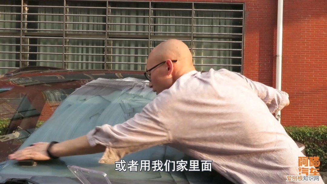 雨刮器刮玻璃有呱呱响怎么消除？教你1招，立马消除异响