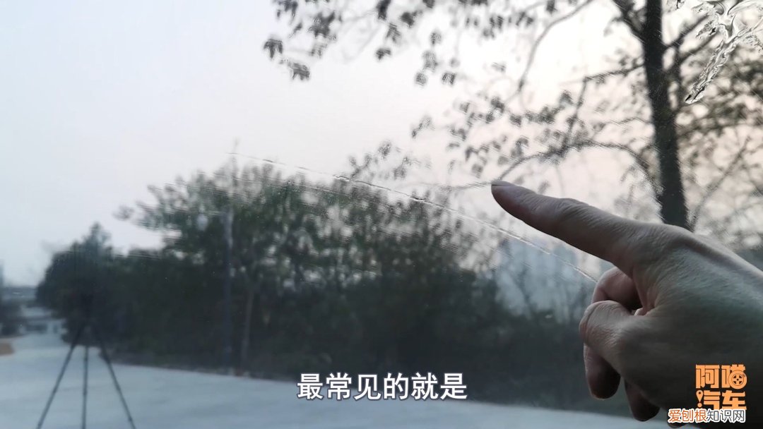 雨刮器刮玻璃有呱呱响怎么消除？教你1招，立马消除异响