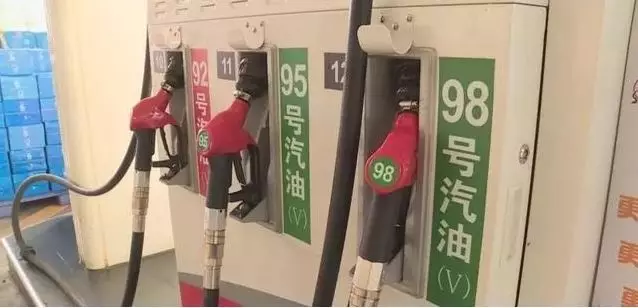 一吨汽油等于多少升？每吨汽油约为1389升