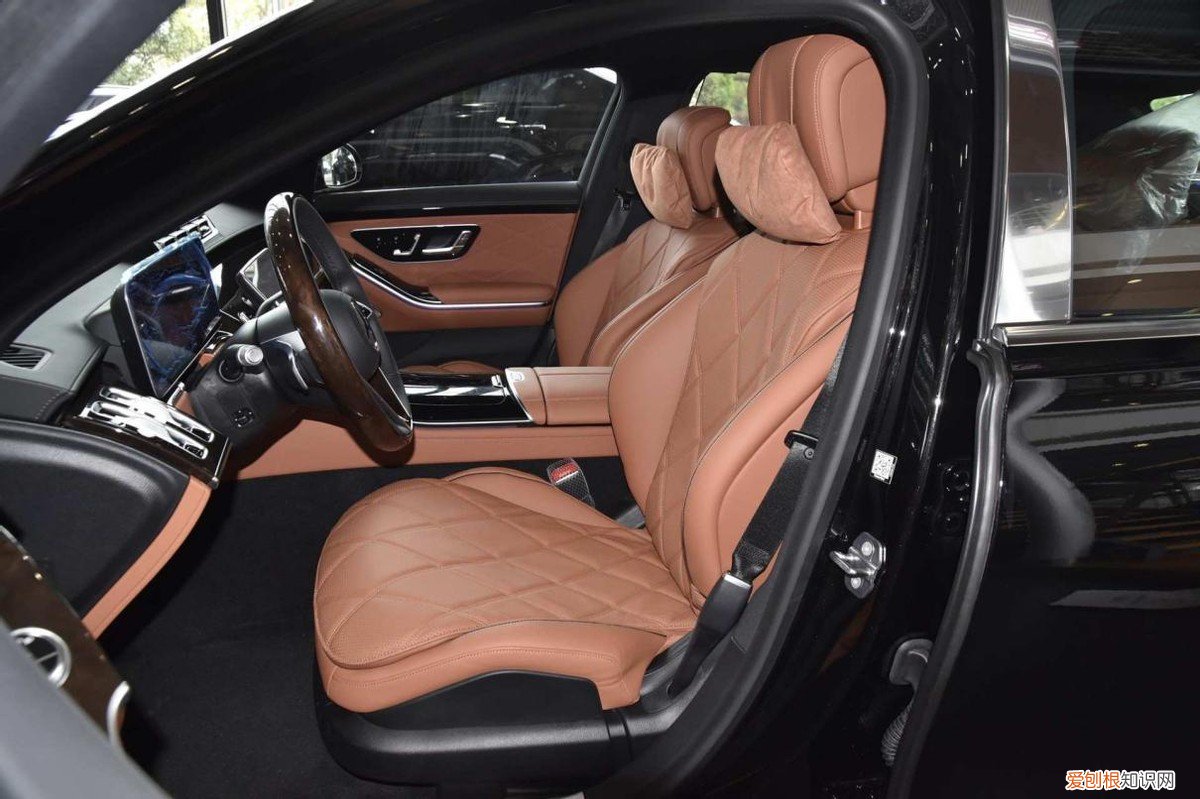 2022款迈巴赫S级，售价154.1万 迈巴赫车的价格和图片